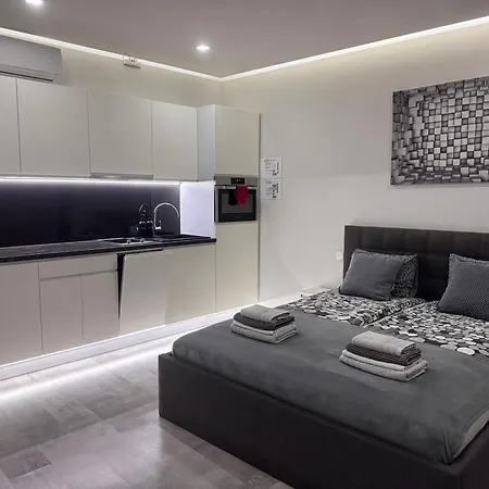 Good Time Boznicza 1 & Male Garbary 8 - Centrum Poznania, 2 Min Od Starego Rynku Apartment *