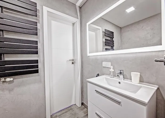 Good Time Boznicza 1 & Male Garbary 8 - Centrum Poznania, 2 Min Od Starego Rynku Апартаменти *